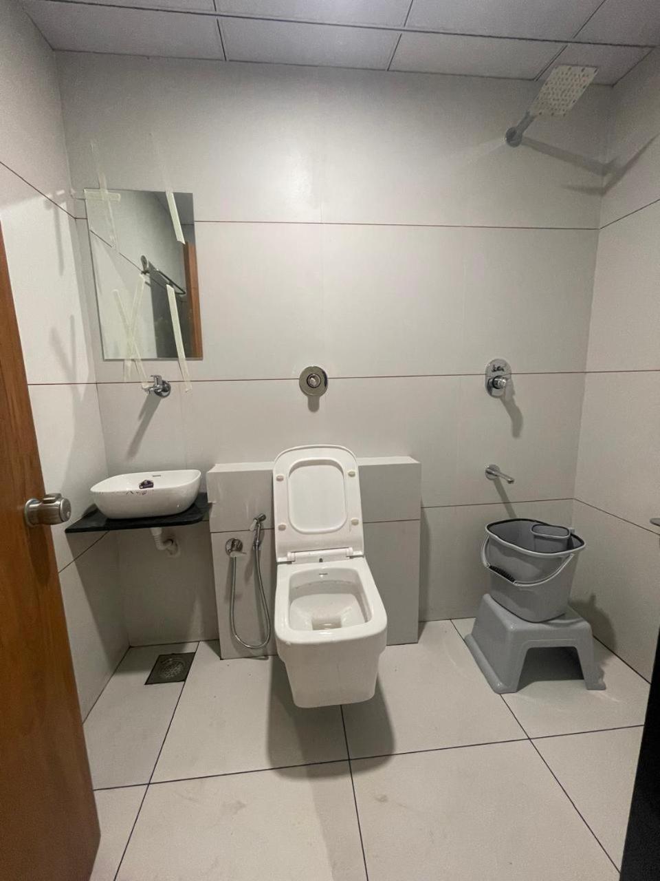 Hotel Royal Orbit Rajkot Luaran gambar