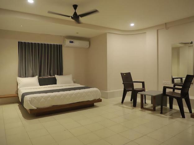 Hotel Royal Orbit Rajkot Luaran gambar